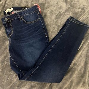 Slink jeans with a beautiful rose embroidery